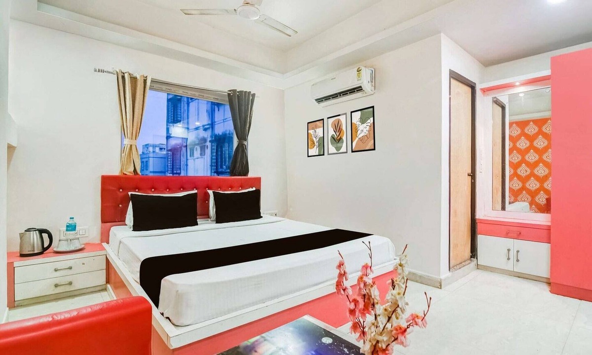 Kolkata House | Collection O Chinar Park Crossway Kolkata