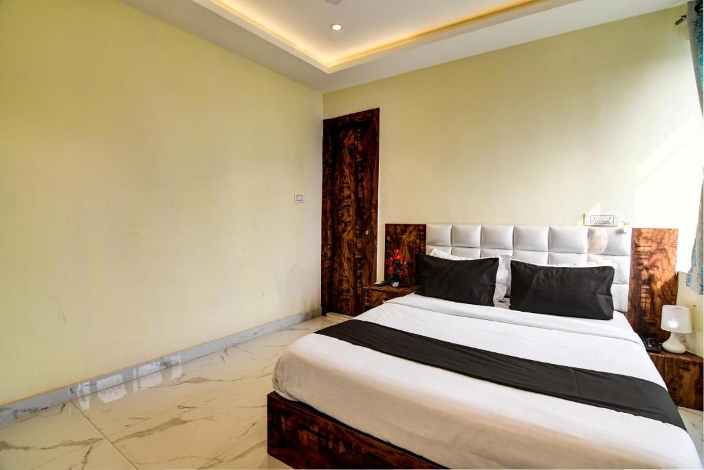 Kolkata Hotel | Collection O The Hastings Club