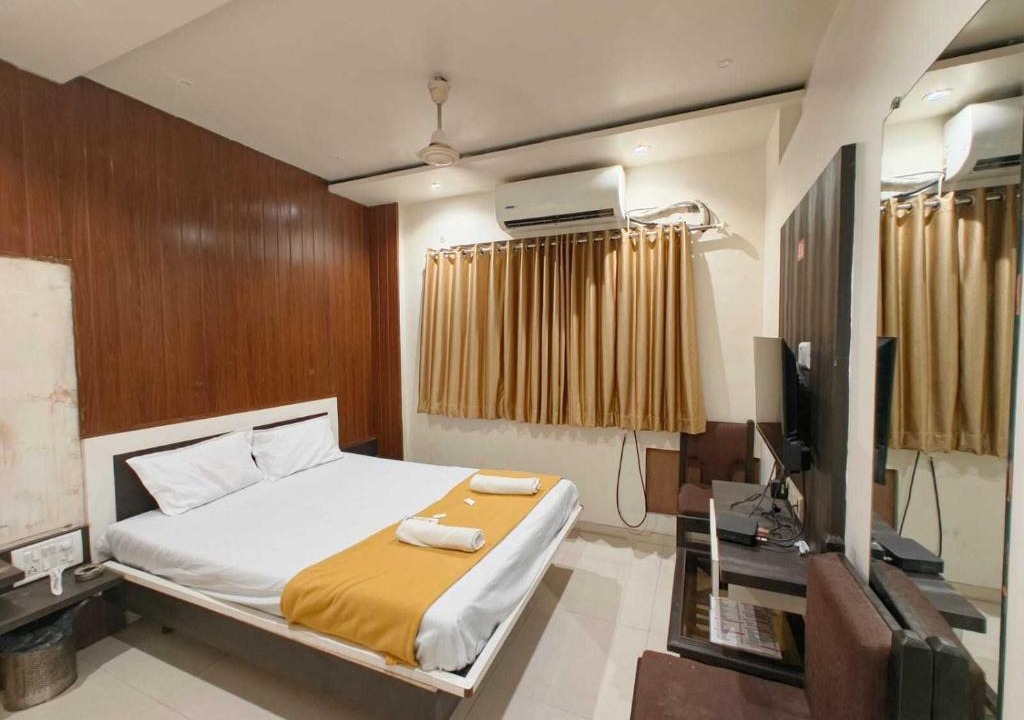 Bhayandar East Hotel | Collection O Vasai Creek Formerly Sri Sai Regency