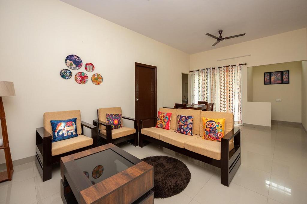 Bengaluru Apartment | Contemporary apartment with balcony, Bangalore