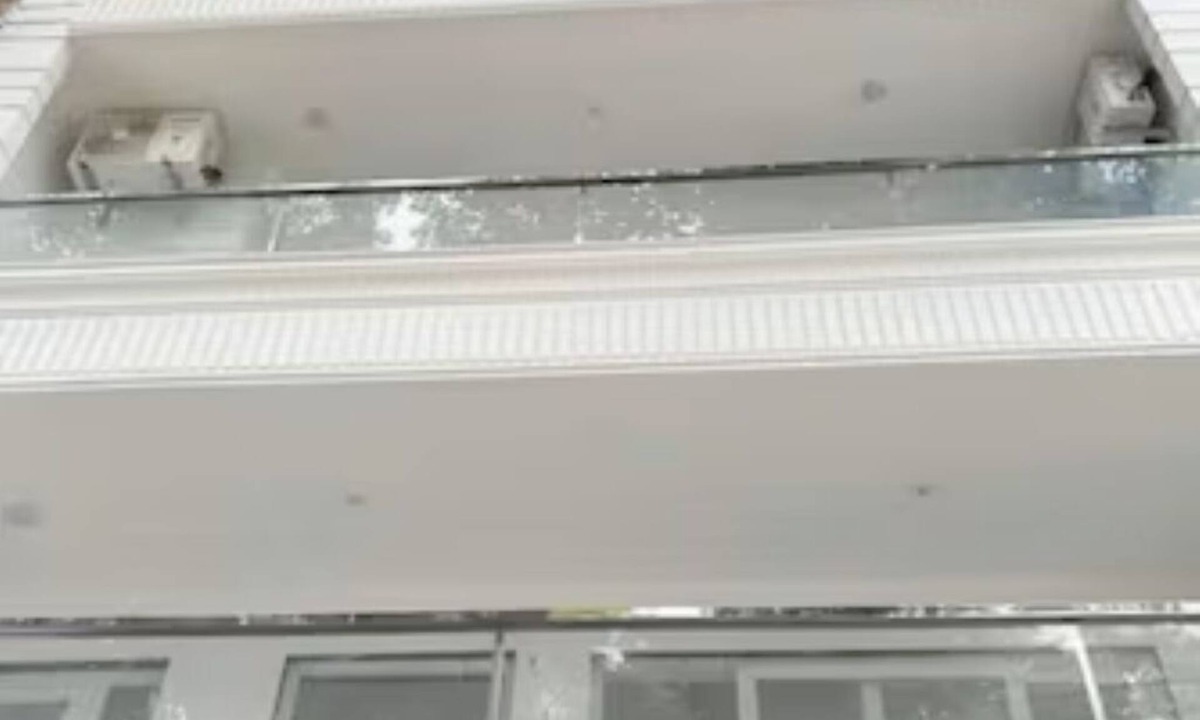 Govindpuri Apartment | Cozy Room in wonderful New Delhi with AC, Parking