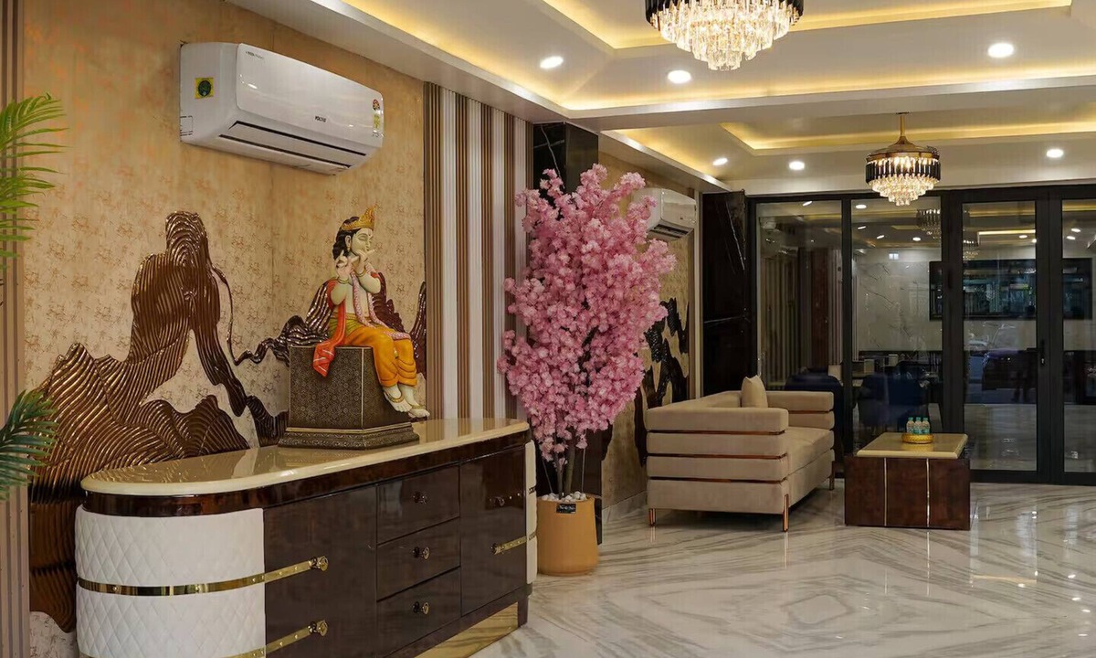 Sector 51 Hotel | Cozy Standard Bedroom at Five Palms in Sector - 57, Gurugram