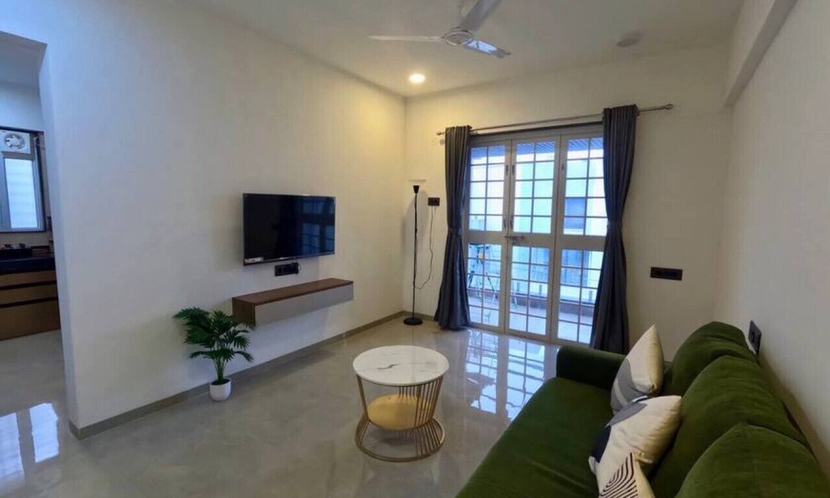 Pimpri - Chinchwad Condo | Crane House: Spacious 2BHK AC Flat by Bleisure