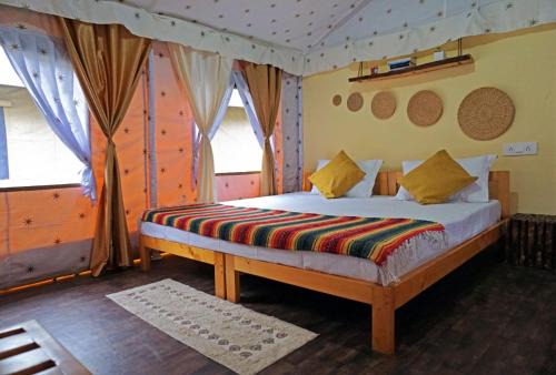 Gunehr Hotel | Crazy Cub Camp