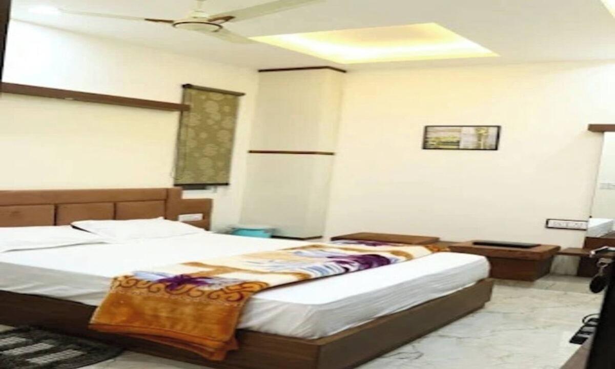 Hapur Hotel | Crown Palace Hotel & Restaurant