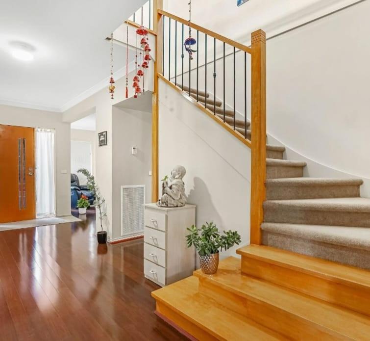 Point Cook House | Deluxe Double Room with private shower