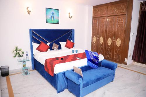 Saket Apartment | Divine India Service Apartment,2Bhk, D-198, Near Max Hospital SAKET