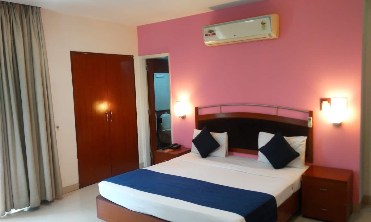 New Friends Colony Hotel | Divine Inn Hotel