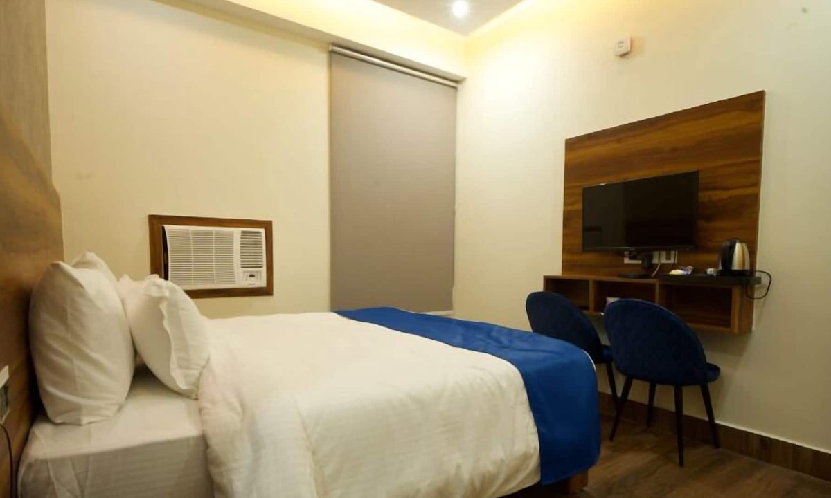 Bara Banki Hotel | Dolphin Club