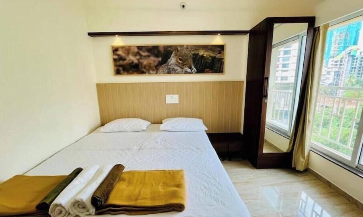 Kandivali East Apartment | Elegant Suite Malad West Prime Location