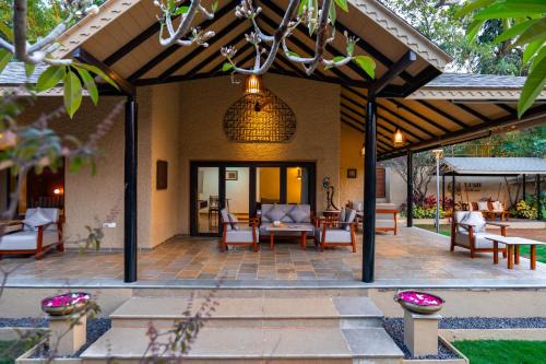 Igatpuri Villa | ELIVAAS Lush Villa 6BHK Pet-Friendly Villa with Pool, Jacuzzi, Gazebo & Garden