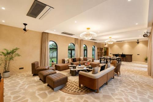 Gurugram Villa | ELIVAAS Prive Heaven Farm Pet-friendly 6-BHK Manor With Private Pool, Gazebo, Indoor Bar, Jacuzzis & Garden