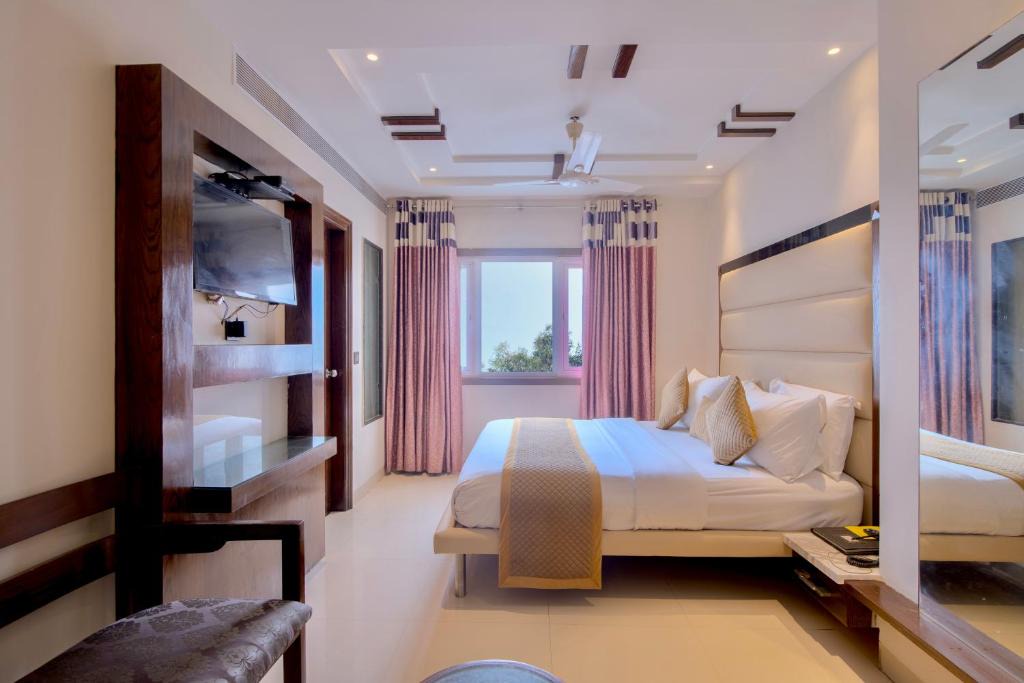 Paharganj Hotel | Empire Suites - Central New Delhi