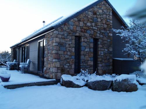 Jindabyne House | Emu Rest Touchdown Cottages
