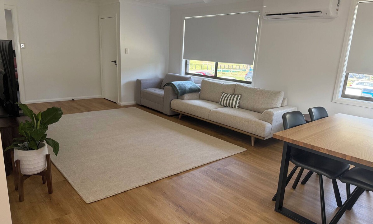 Narellan House | Enjoy a your stay at this centrally located house. Newly renovated and spacious!
