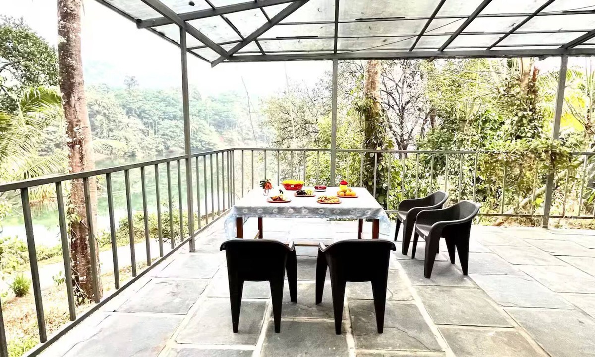 Devikolam House | Entire Lakefront Bungalow Exclusively For You