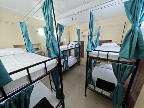 Kalighat Hostel | Evara Stays Backpackers Hostel