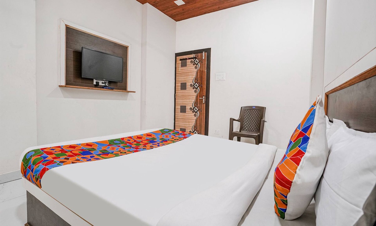 Nashik Hotel | Fabexpress Sai Lodging I