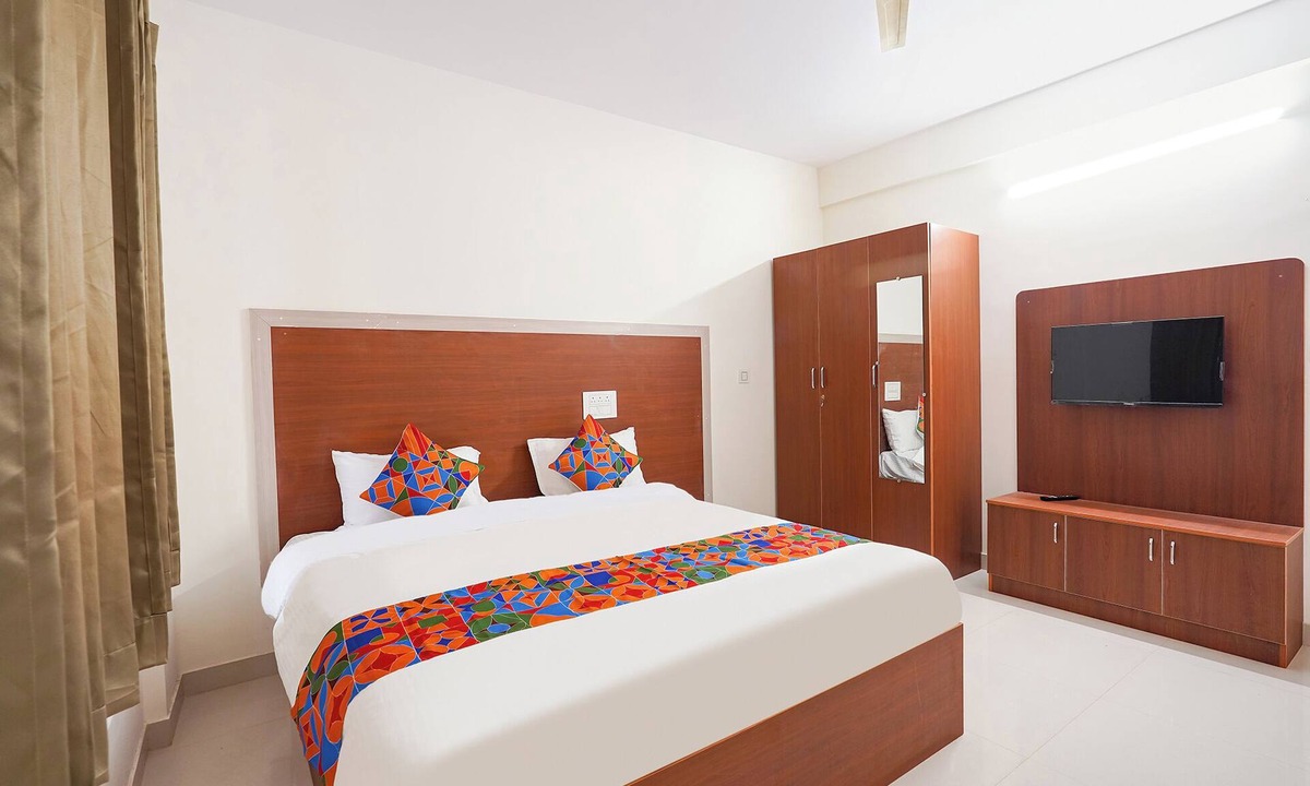 Whitefield Hotel | FabHotel Athiti Residency- Marathahalli