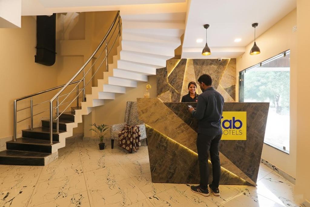 Lucknow Hotel | FabHotel Blueark
