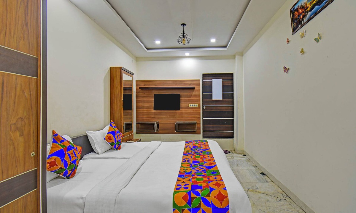 Wagholi Hotel | FabHotel Classic Square I