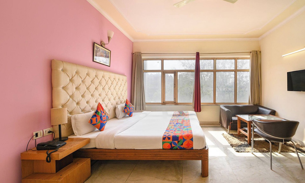 Old Gurgaon Hotel | Fabhotel Gracious Inn