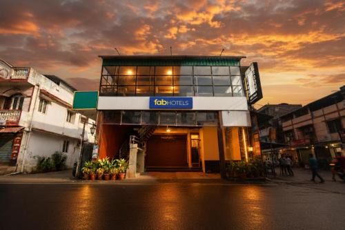 Perumbakkam Hotel | FabHotel Lloyds Inn