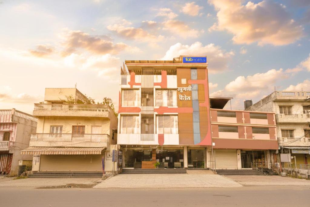 Ujjain Hotel | FabHotel Raghumani Palace - Nr Mahakal Mandir