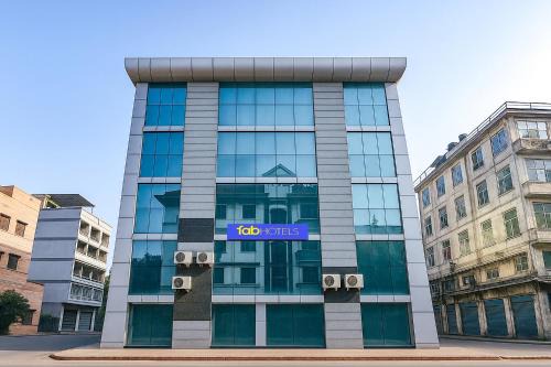 Patel Nagar Hotel | FabHotel Ramhan - Nr Patel Nagar Metro