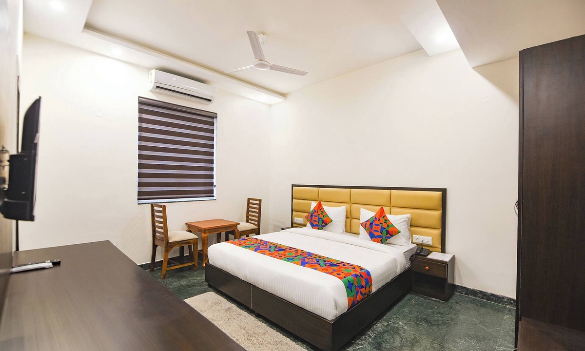 IMT Manesar Hotel | Fabhotel Sai Village