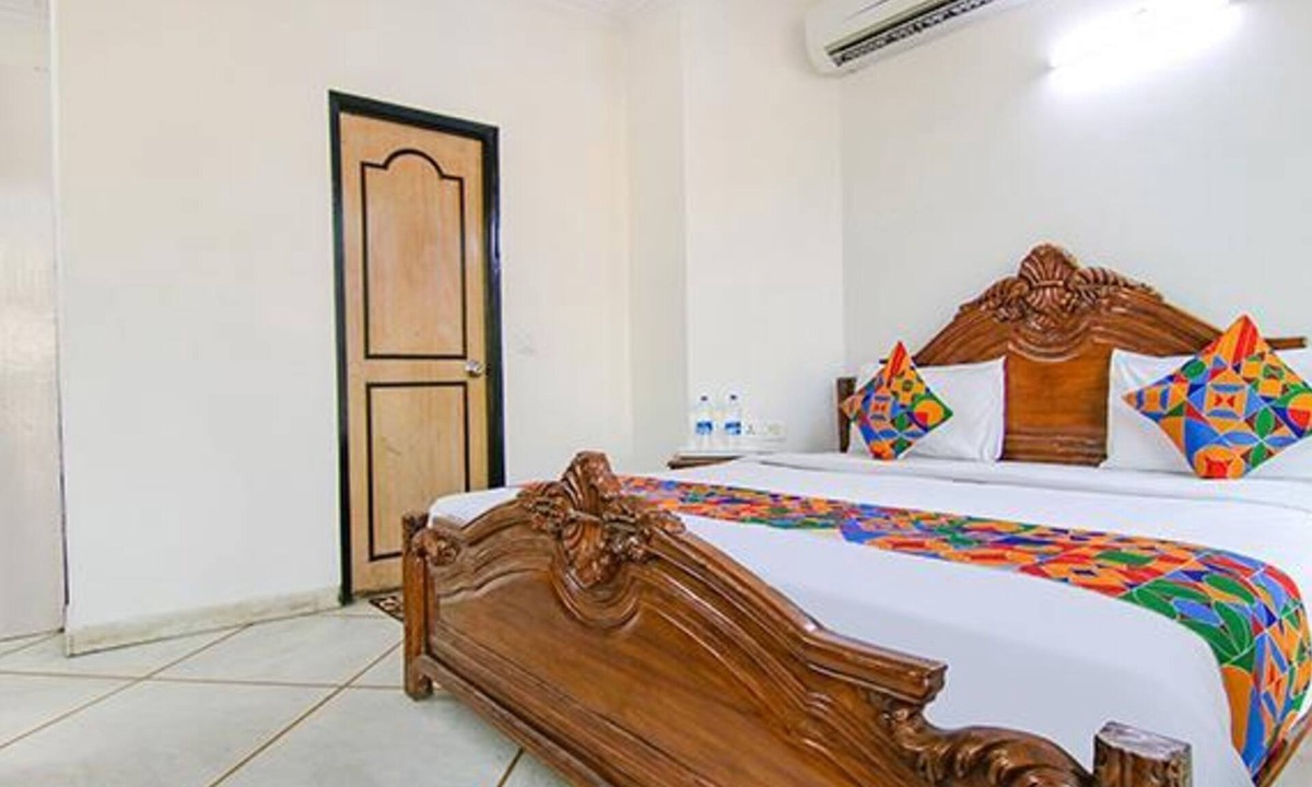 DLF Phase 3 Hotel | Fabhotel Singh Suite