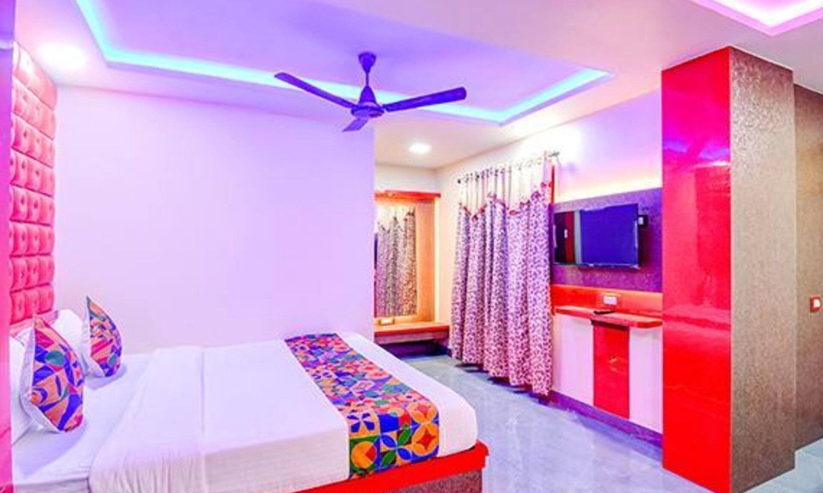 Lake Town Hotel | FabHotel The Crown Comforts