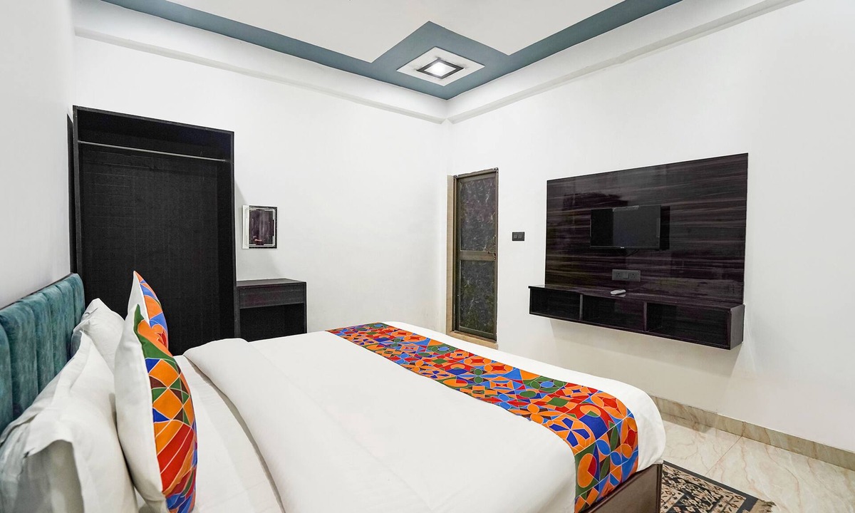 Faizabad Hotel | Fabhotel The Oak Tree