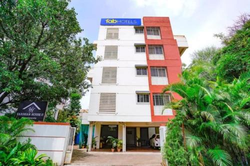 Aundh Hotel | FabHotel Vardhan House II