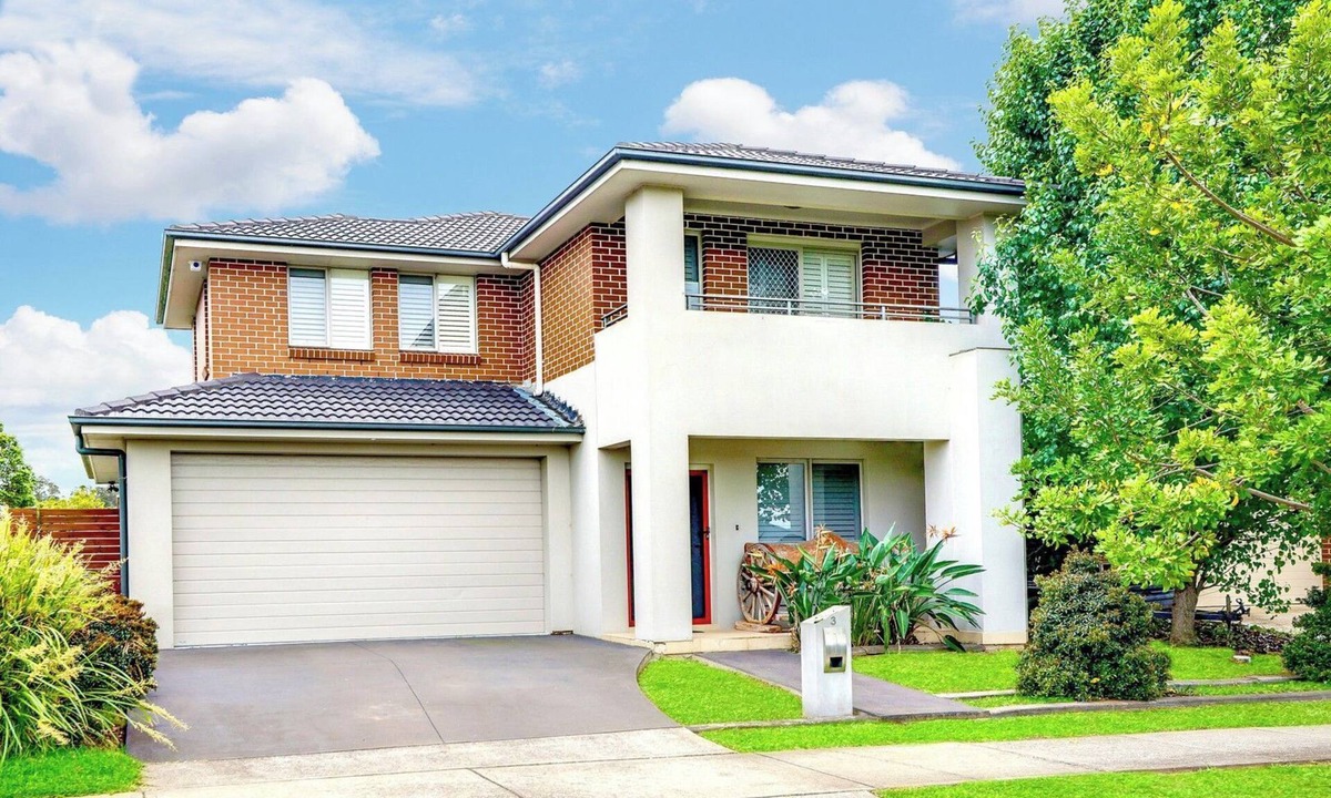 Jordan Springs Villa | Family and Group Holiday Home Sleeps 13 Near Western Sydney Airport, Penrith