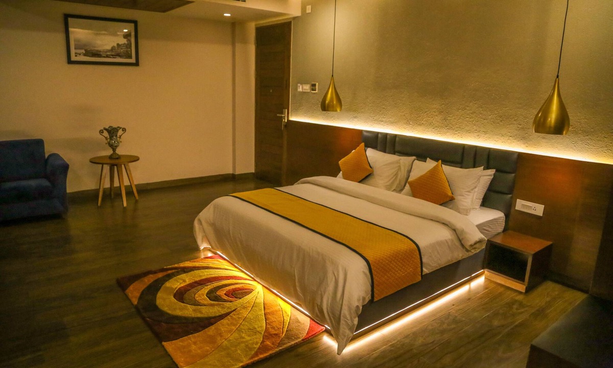 Varanasi Resort | Four Leaf Hotel Sapphire Blue