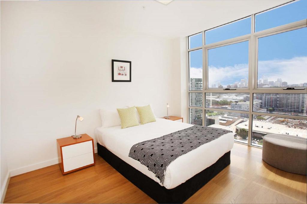 Zetland Apartment | Gadigal Groove - Modern and Bright 3BR Executive Apartment in Zetland with Views