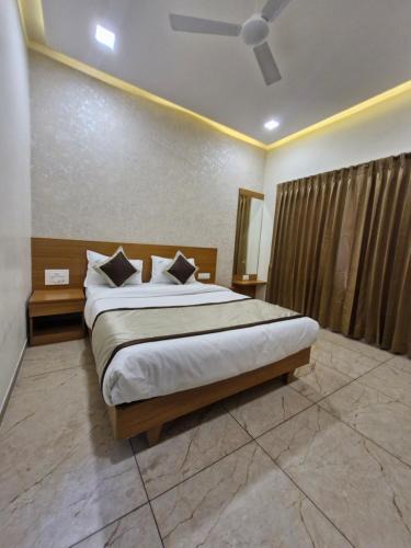 Kolhapur Hotel | Ganeshratna Ventures Hotel Veluvan