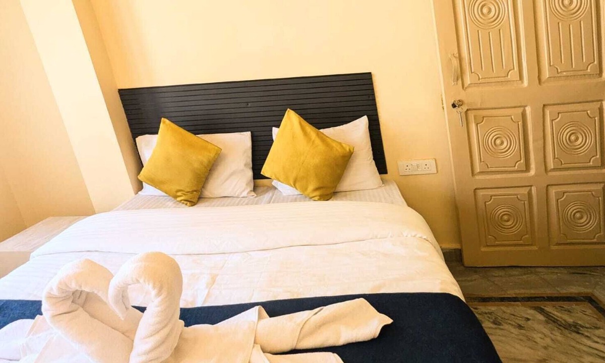 Varanasi Hotel | GANGA KASHTI