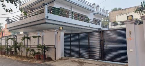 Varanasi House | Ganpati niwas