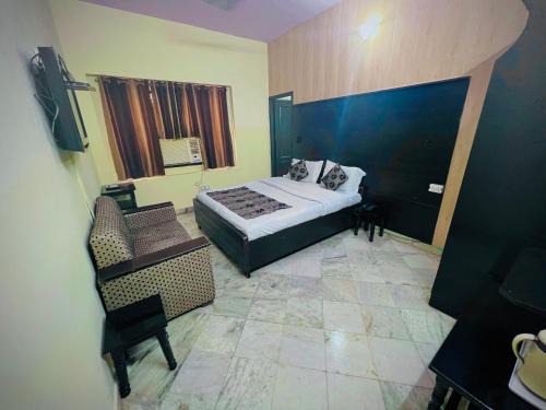 Mathura Hotel | Gaurav Boarding House