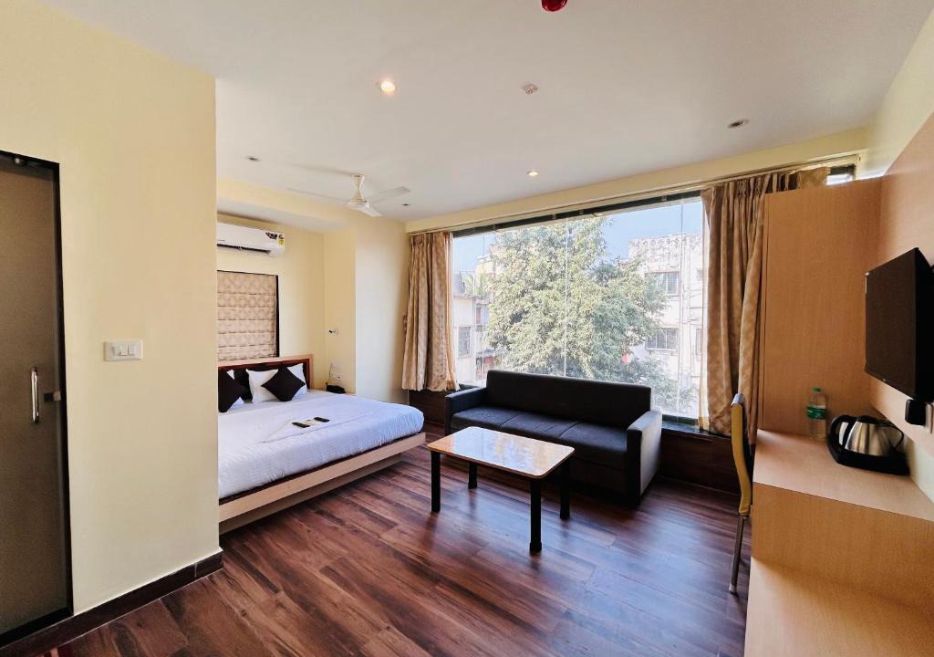 Chinar Park Hotel | Golden Square - Kolkata Airport