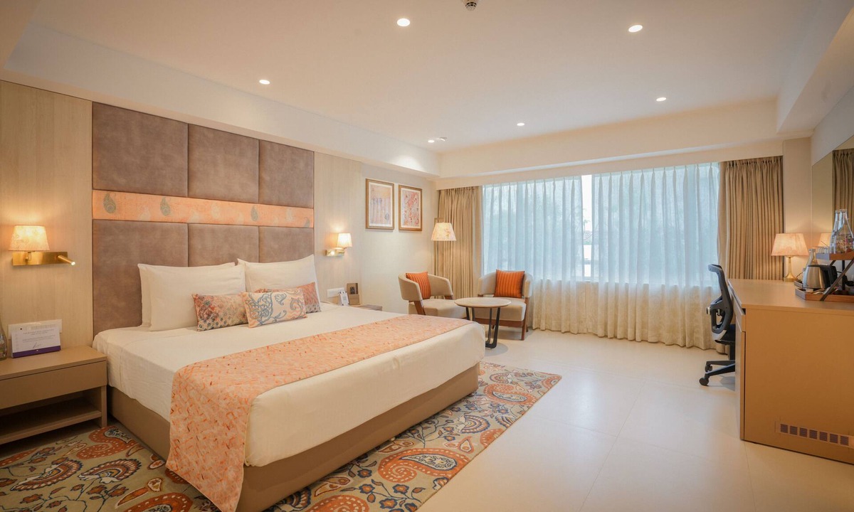 Sayajiganj Hotel | Grand Mercure Vadodara Surya Palace Hotel