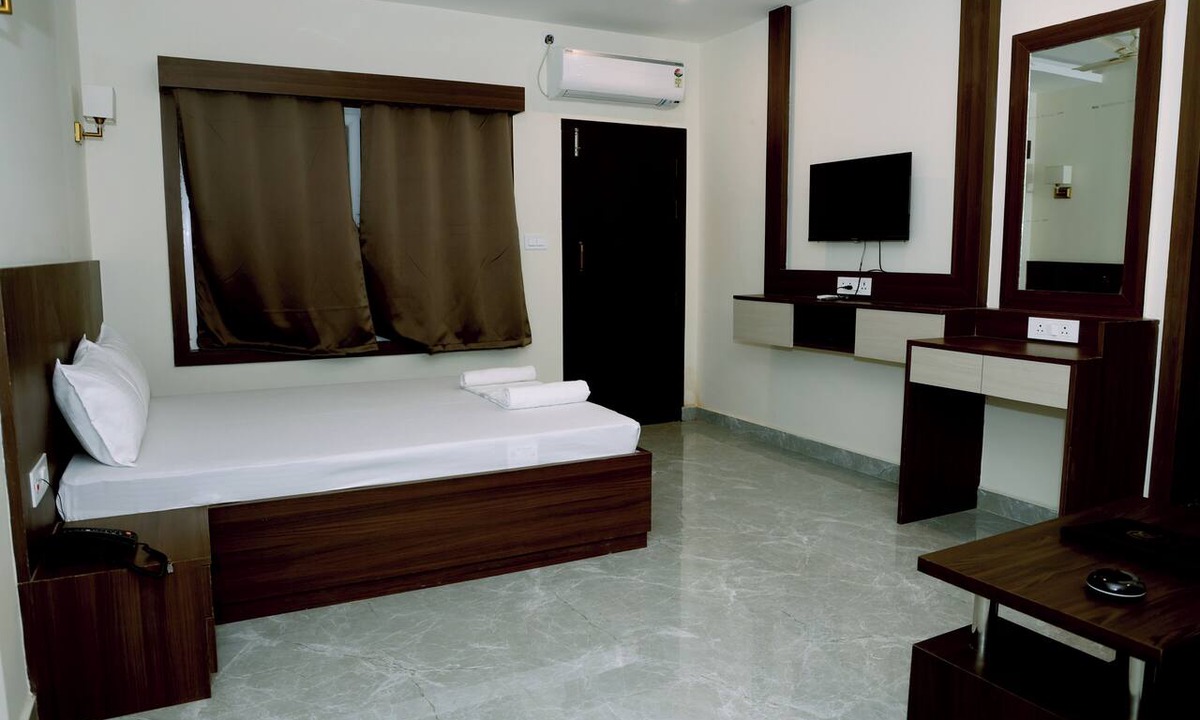 Jangipur Hotel | Grand Meridian Hotel & Restaurant