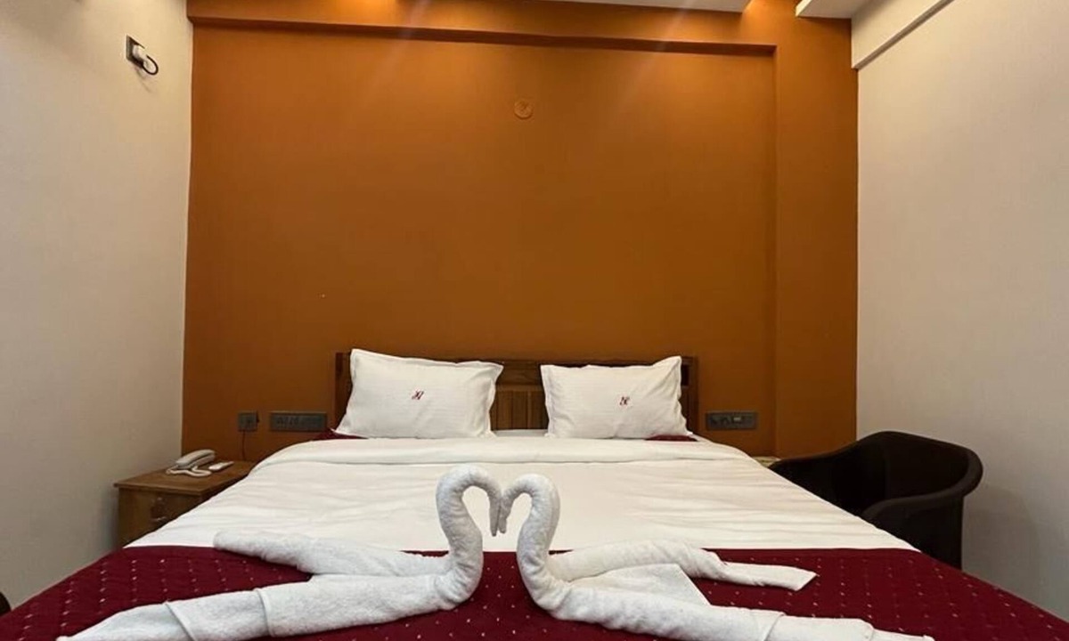 Gubbi Hotel | Green View Suites