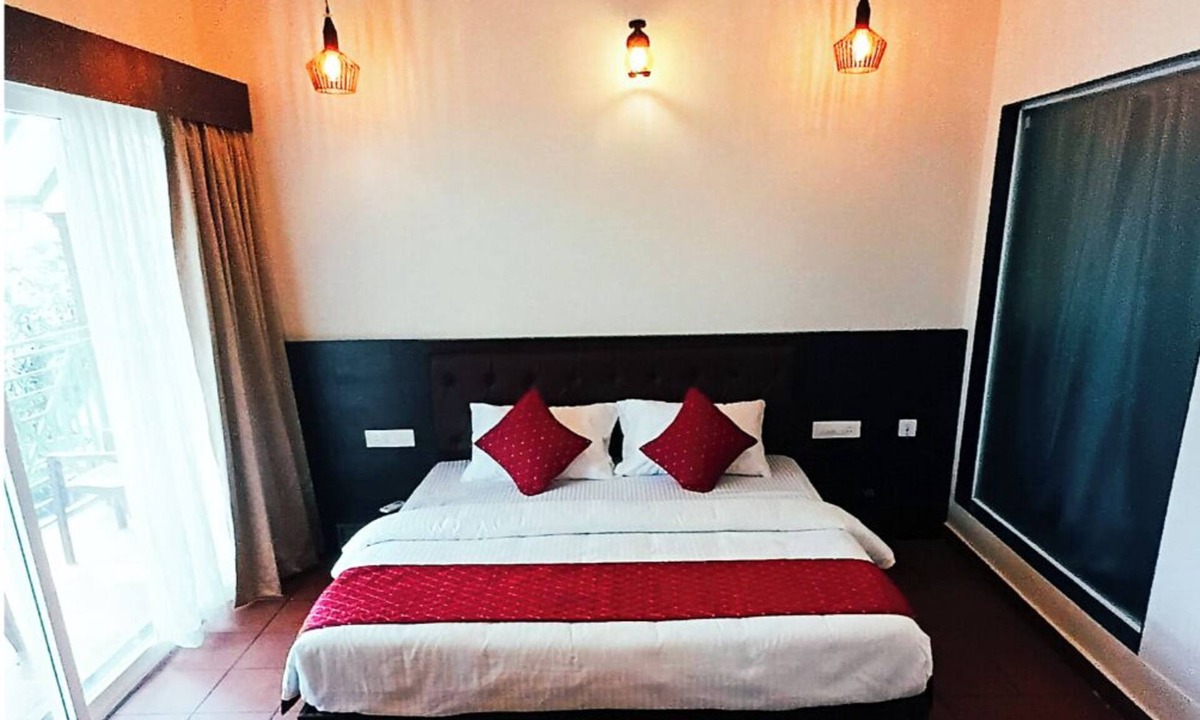 Vayittiri Hotel | Holiday Courtyard