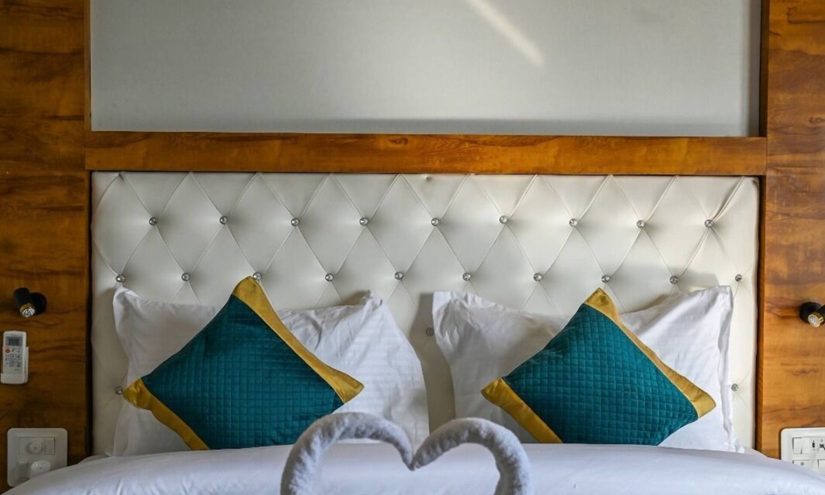Geeta Nagar Hotel | Hotel 7 Heaven