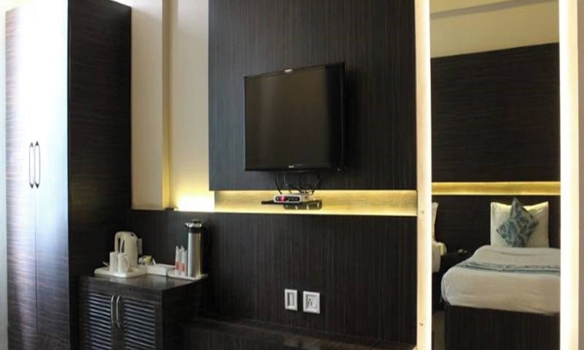 Civil Lines Hotel | Hotel Ajay International