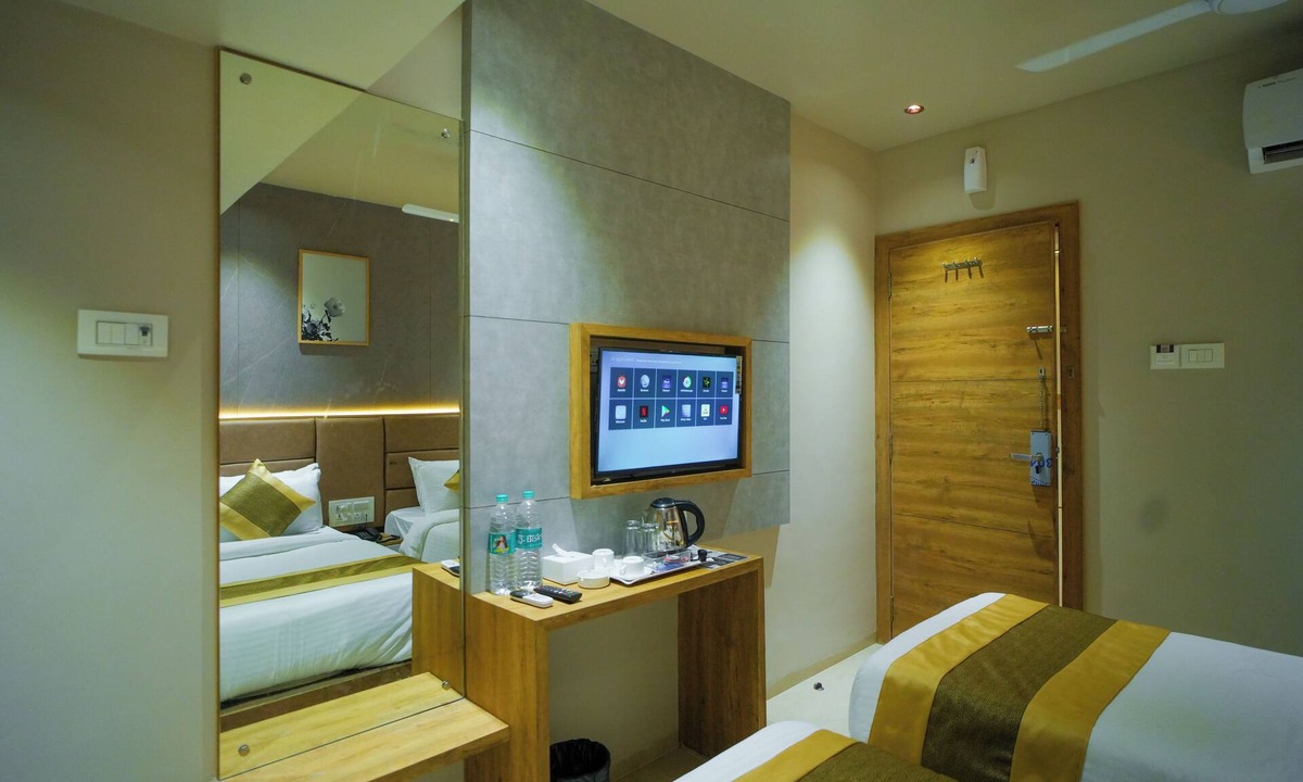 Andheri West Hotel | Hotel Amber Paramount