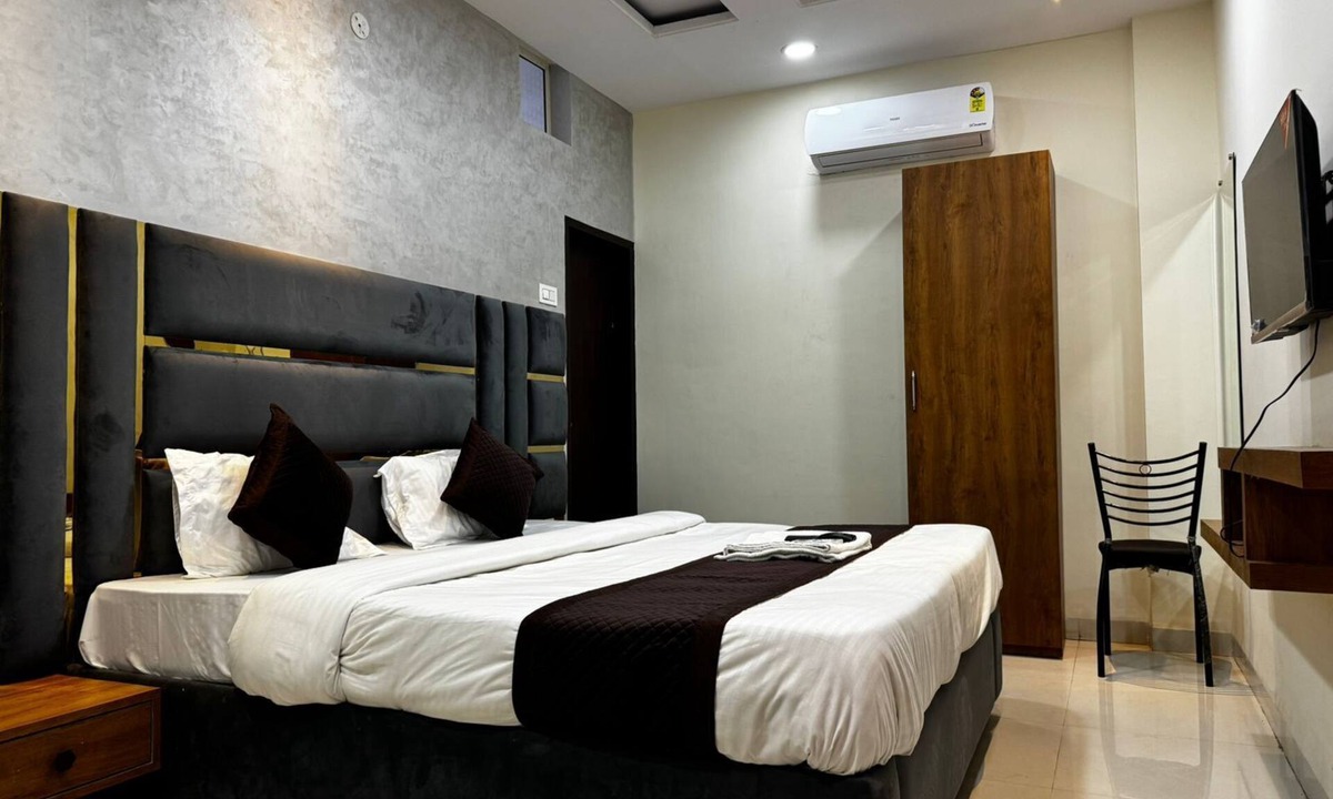 Indore Hotel | Hotel Apple INN